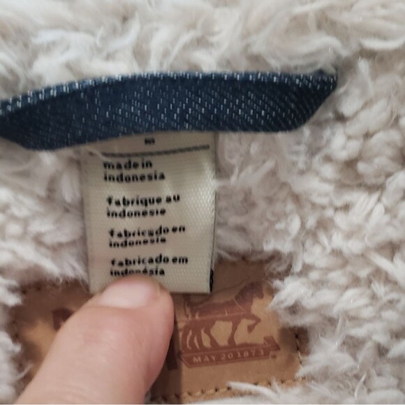 Levi's heritage  sherpa trucker jean jacket size medium NWNT - Picture 5 of 5
